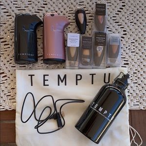 Temptu Air (2) with Pods and Bag